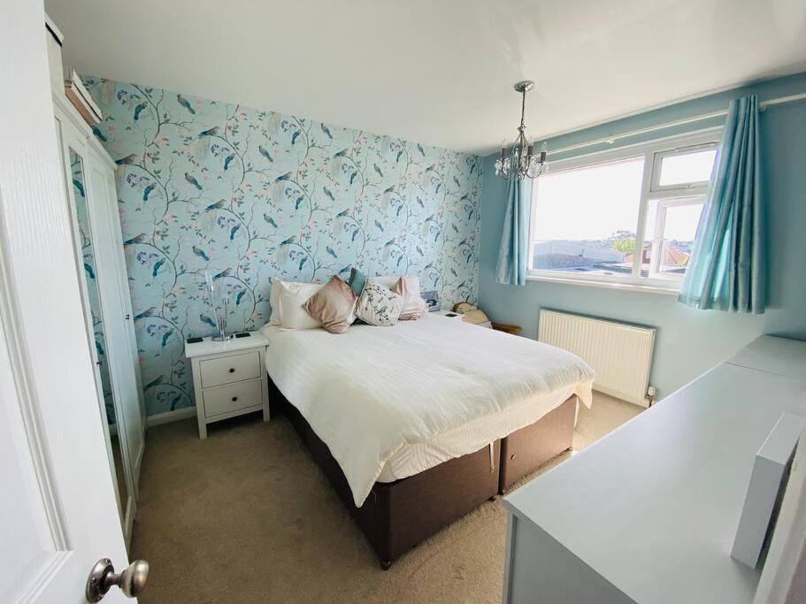 A Peaceful Holiday Home By The Sea บริกแซม ภายนอก รูปภาพ
